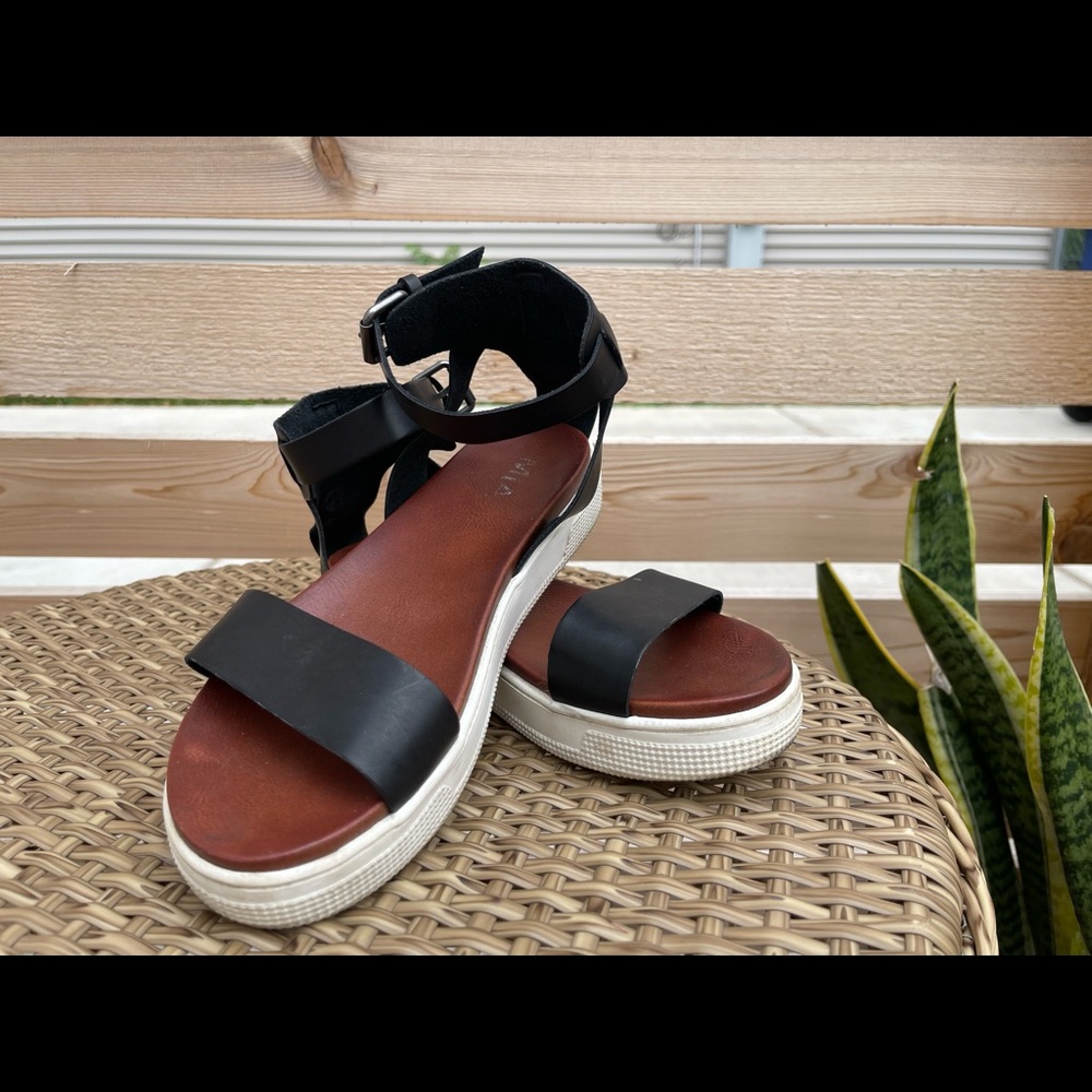 MIA Ellen Platform Sandal